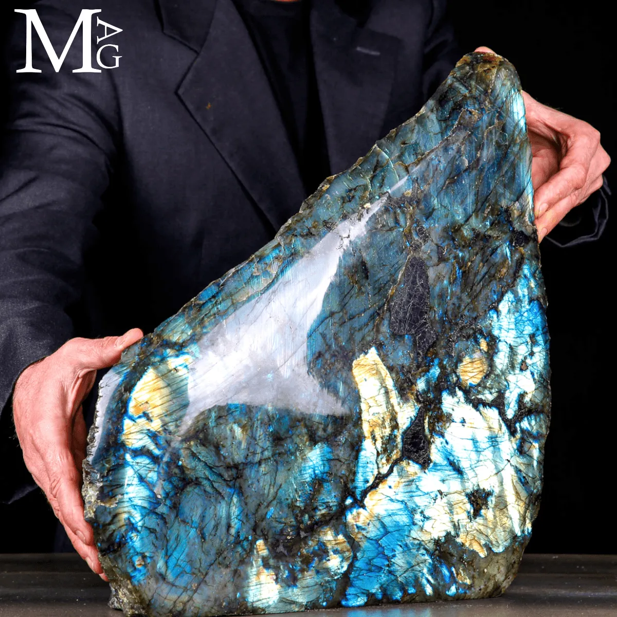 Grande Labradorite Forma Monumentale – 28,6 kg