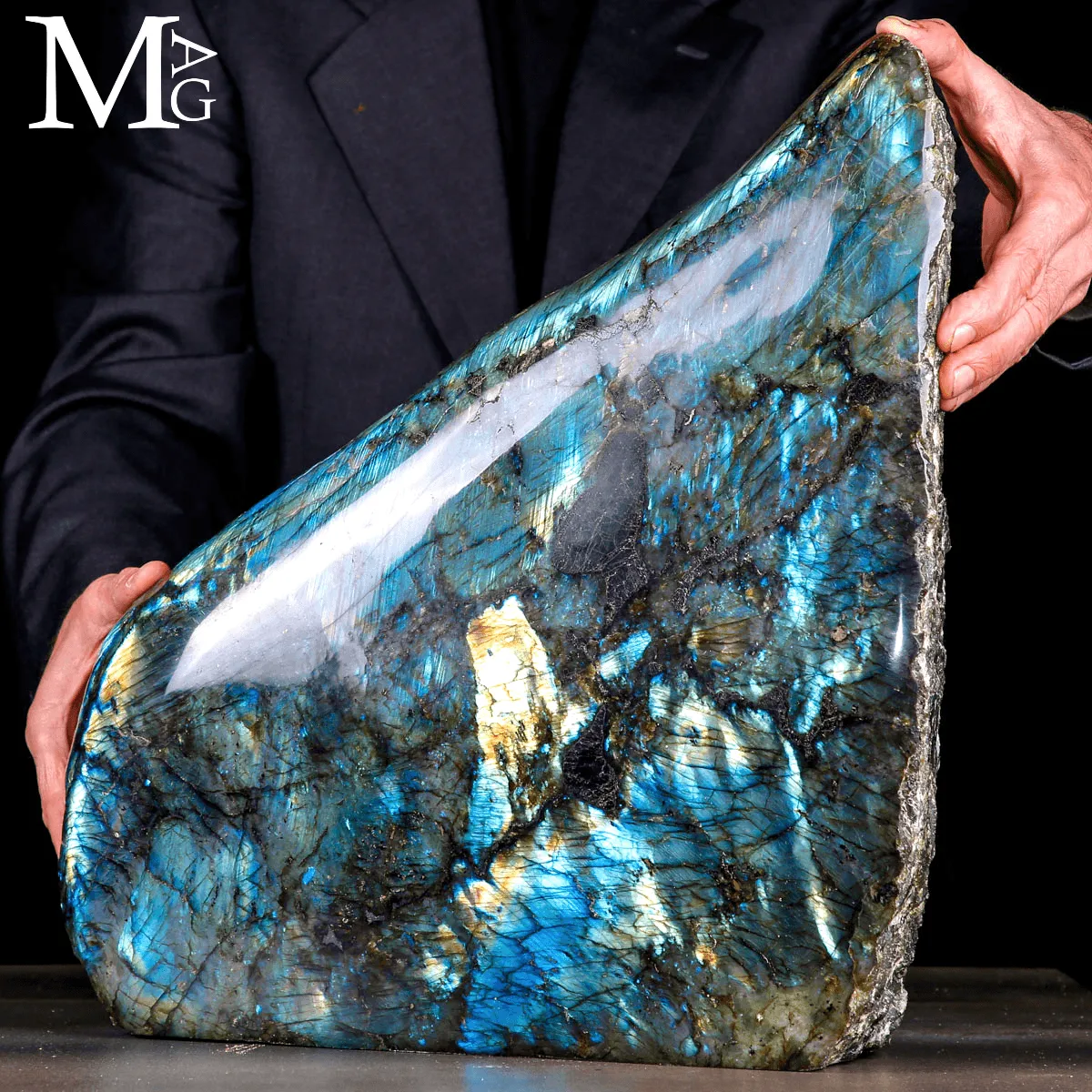 Grande Labradorite Forma Monumentale – 28,6 kg