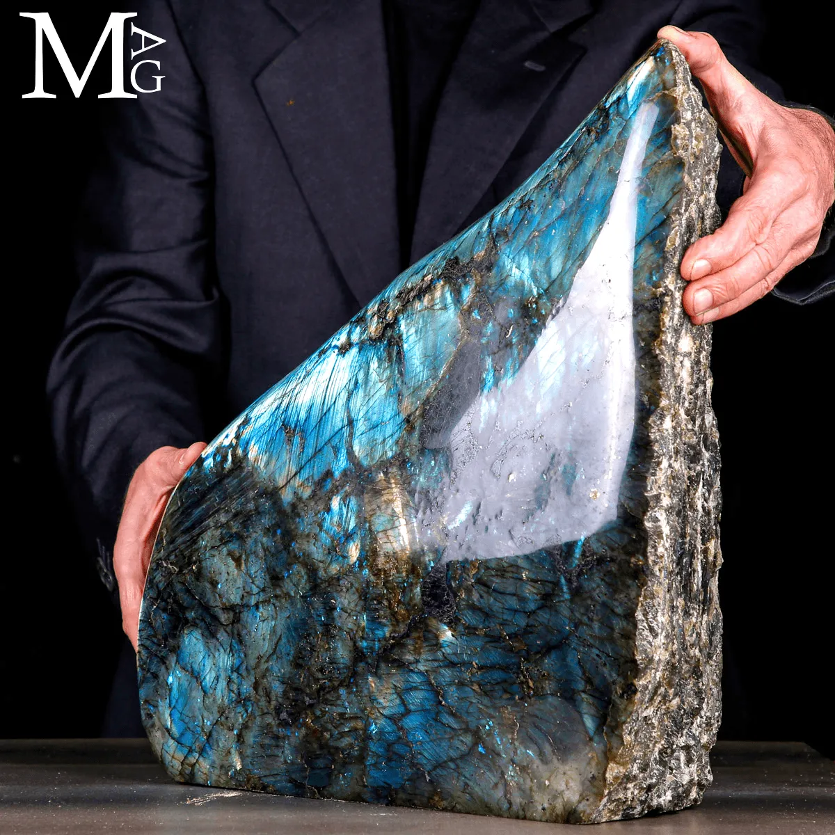 Grande Labradorite Forma Monumentale – 28,6 kg