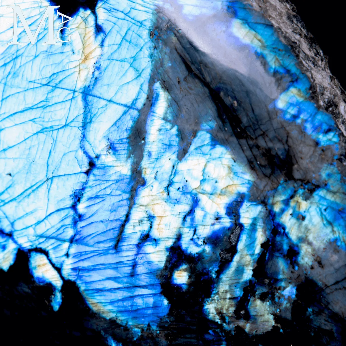 Grande Blocco Ornamentale di Labradorite – Madagascar.