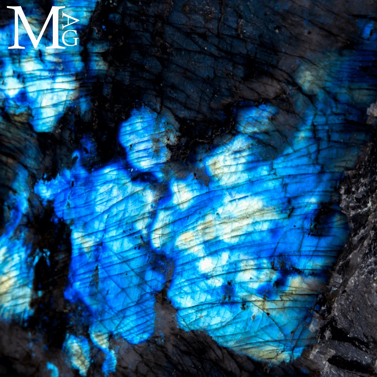 Grande Blocco Ornamentale di Labradorite – Madagascar.