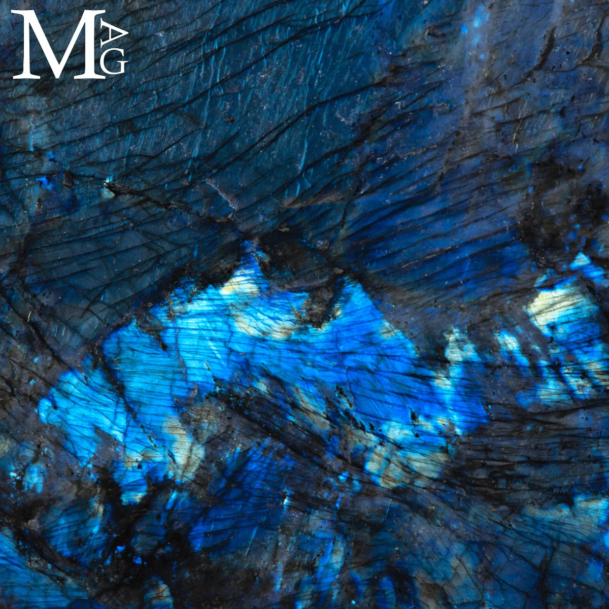 Grande Blocco Ornamentale di Labradorite – Madagascar.