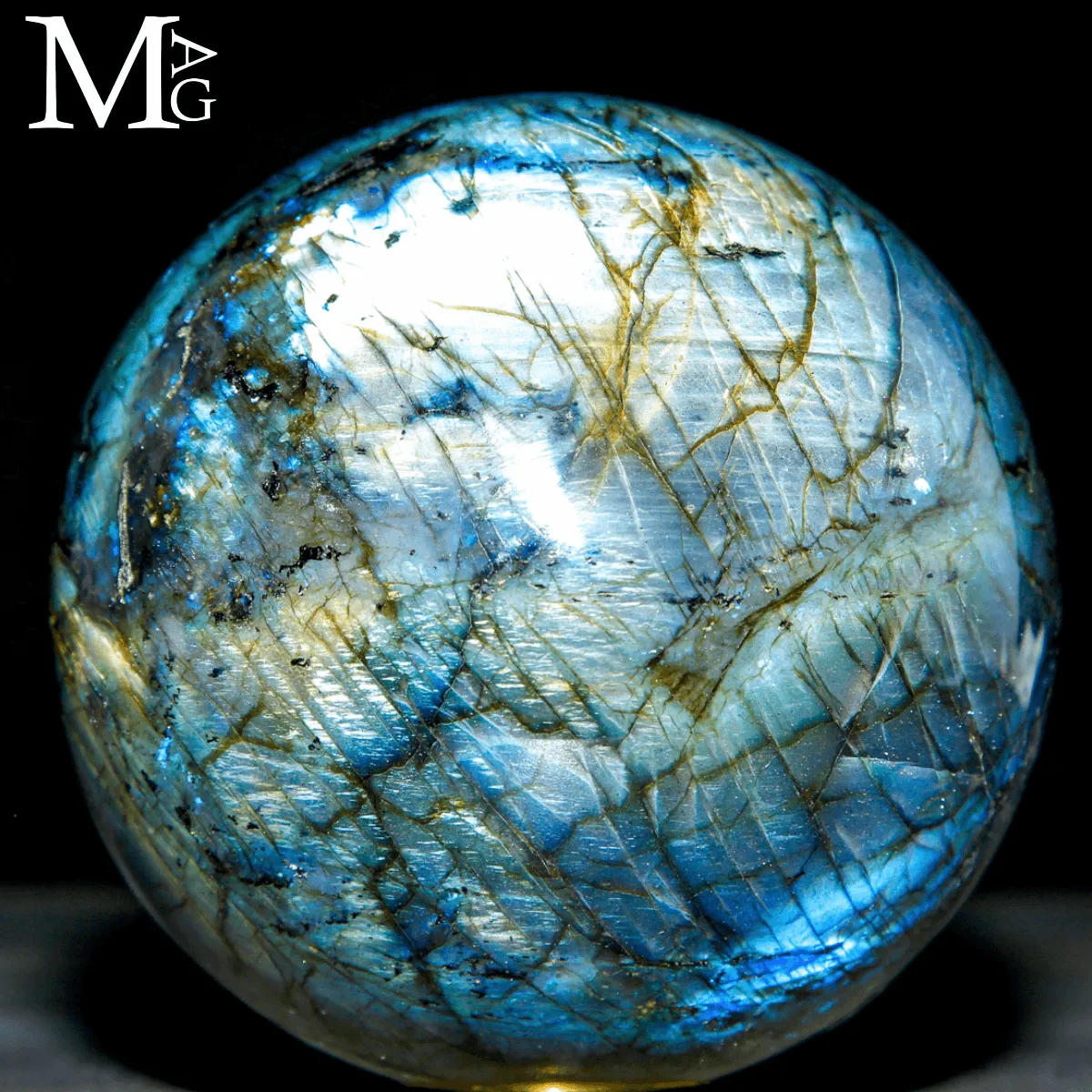 Sfera in Labradorite del Madagascar