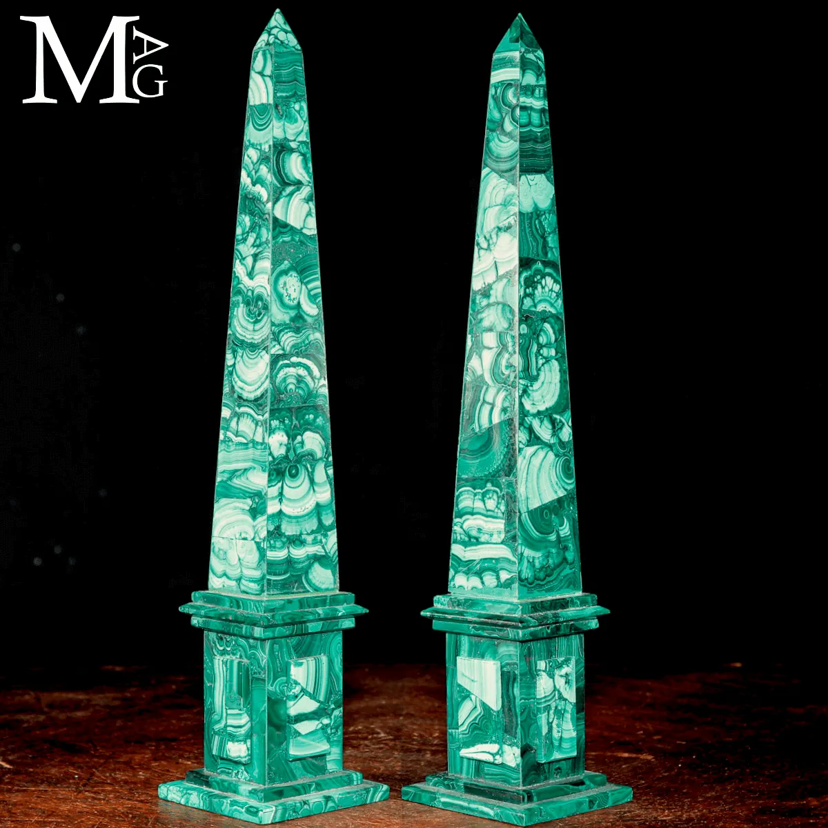 Coppia di Obelischi in Malachite – Design d’Interni