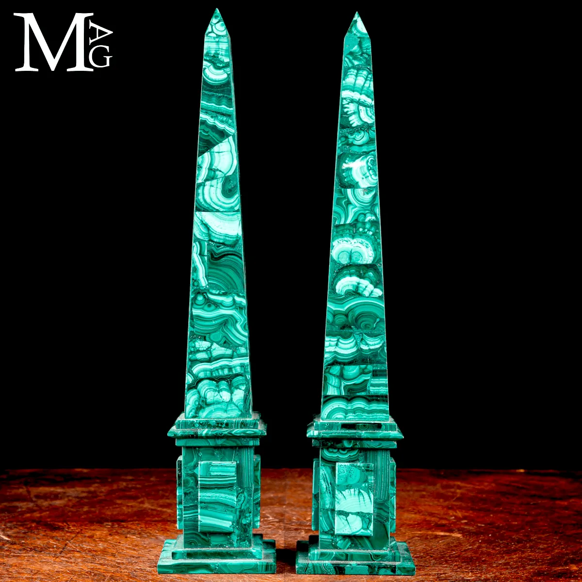 Coppia di Obelischi in Malachite – Design d’Interni