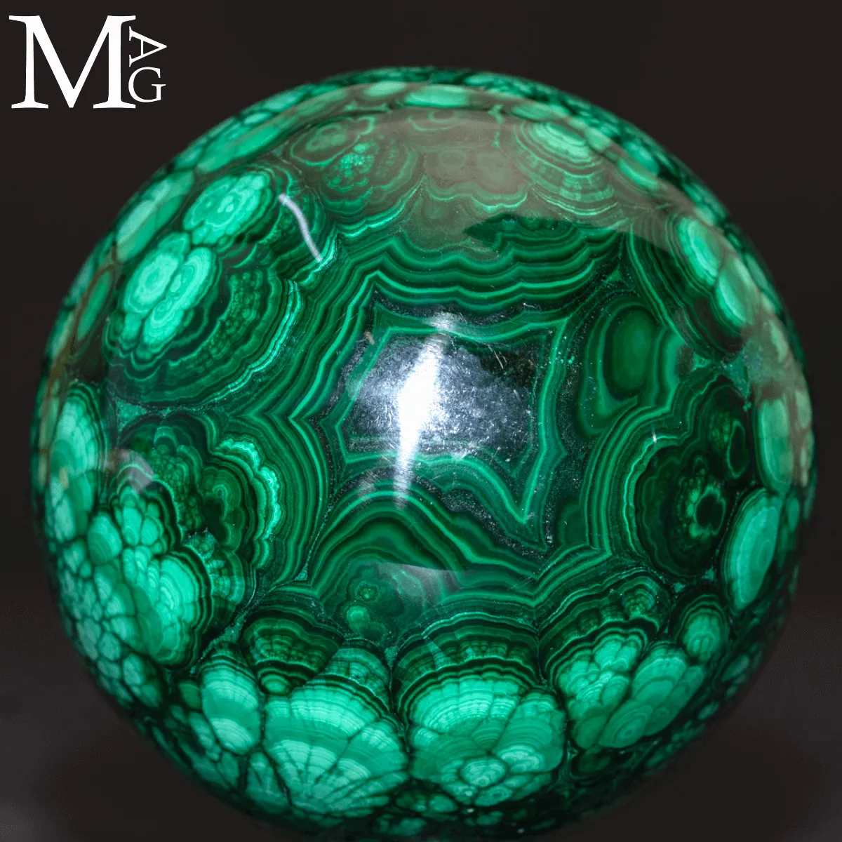 Sfera in Malachite – Il Linguaggio delle Forme.