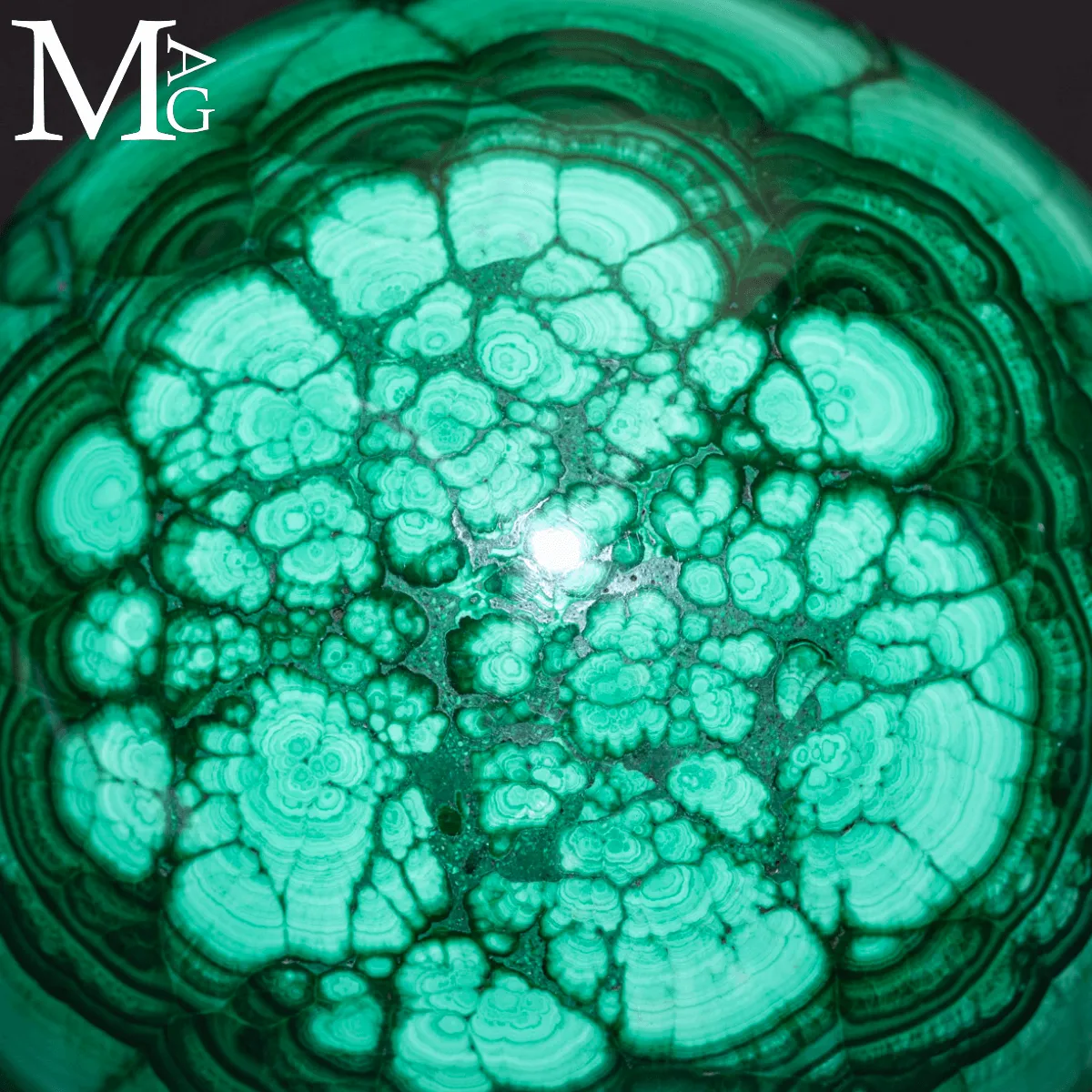 Sfera in Malachite – Il Linguaggio delle Forme.