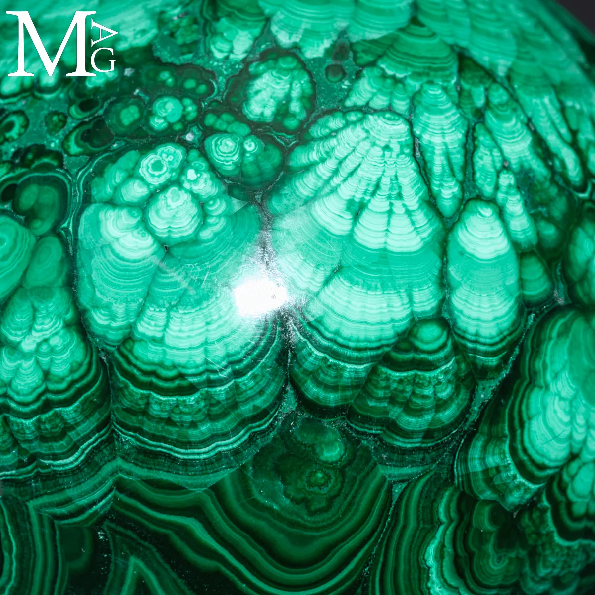 Sfera in Malachite – Il Linguaggio delle Forme.