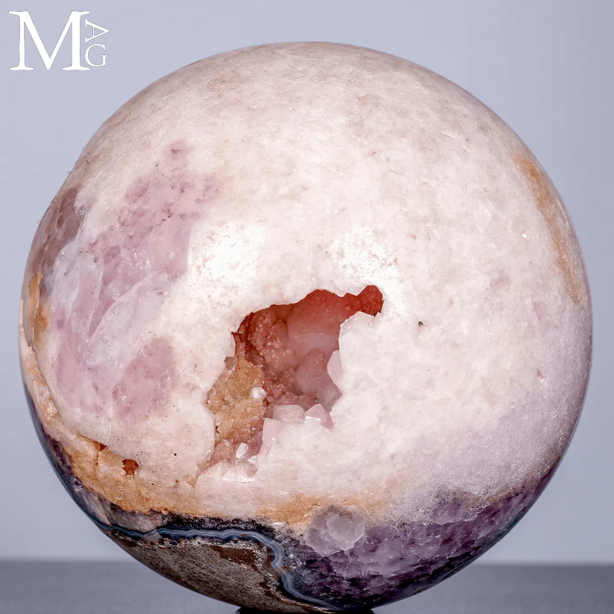 Sfera di Ametista Rosa con Formazioni Geodiche