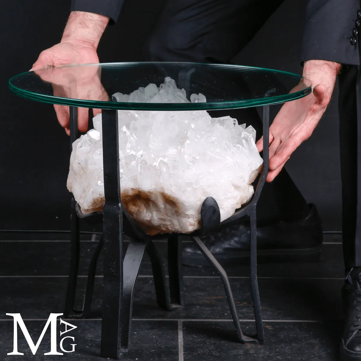 Tavolino con Drusa di Quarzo – Arredo d’Arte Naturale