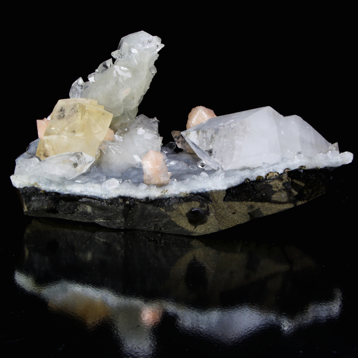 Apofillite, Stilbite, Calcedonio - India
